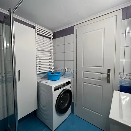 Cosineshouse Leonídion