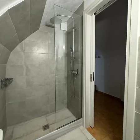 Cosineshouse * Leonídion